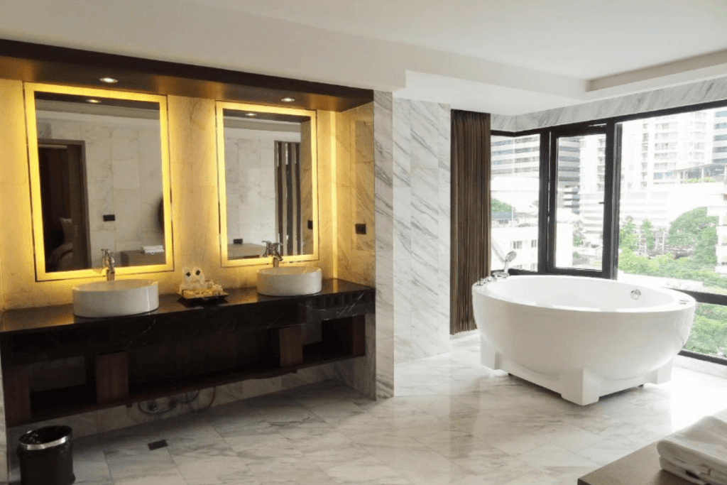 Arte Hotel Bangkok ASQ bathtub